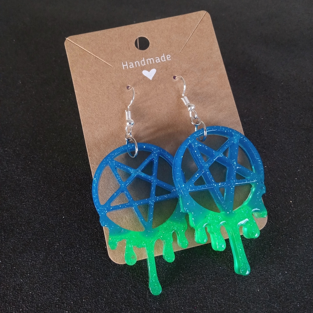 Blue green glow in the dark Halloween drip pentagram star dangle earrings new